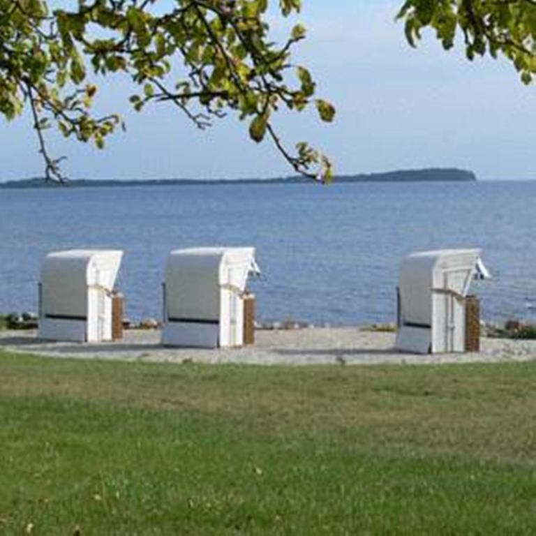 Landhotel Ruegen Stönkvitz Esterno foto