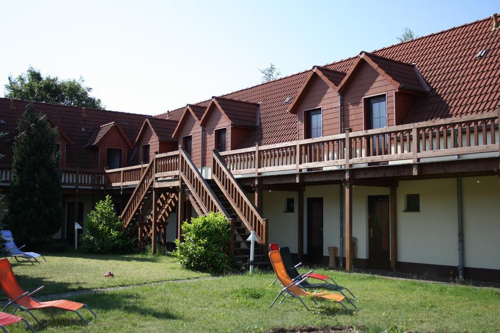 Landhotel Ruegen Stönkvitz Esterno foto